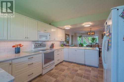 4525 Centre Road, Grand Forks, BC - Indoor Photo Showing Kitchen