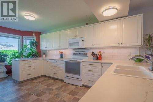 4525 Centre Road, Grand Forks, BC - Indoor Photo Showing Kitchen