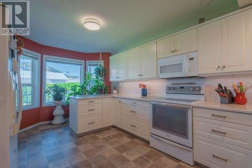 4525 Centre Road, Grand Forks, BC - Indoor Photo Showing Kitchen