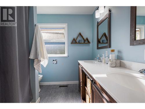 4350 50 Street Ne, Salmon Arm, BC - Indoor Photo Showing Bathroom