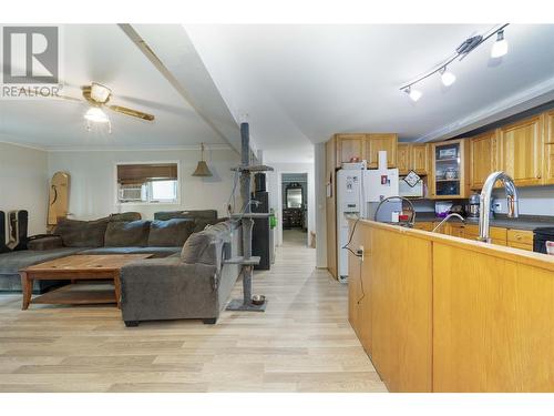 4350 50 Street Ne, Salmon Arm, BC - Indoor