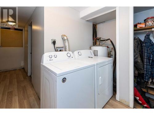 4350 50 Street Ne, Salmon Arm, BC - Indoor Photo Showing Laundry Room