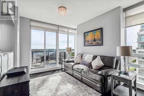 811 - 9582 Markham Road, Markham, ON - Indoor Photo Showing Living Room