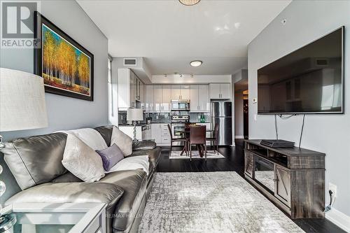 811 - 9582 Markham Road, Markham, ON - Indoor Photo Showing Living Room