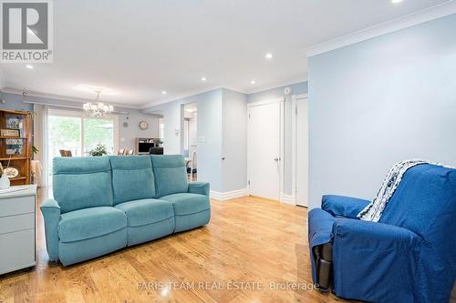 79 - 28 Donald Street, Barrie, ON - Indoor Photo Showing Living Room