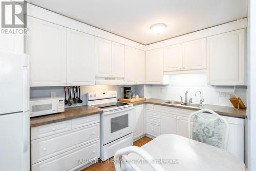 79 - 28 Donald Street, Barrie (Queen'S Park), ON - Indoor Photo Showing Kitchen With Double Sink