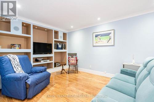 79 - 28 Donald Street, Barrie (Queen'S Park), ON - Indoor Photo Showing Living Room