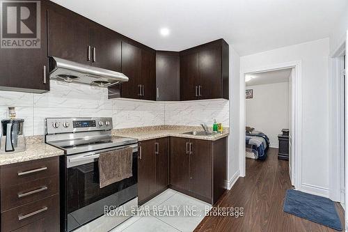 7 Springtown Trail, Brampton (Sandringham-Wellington), ON - Indoor Photo Showing Kitchen