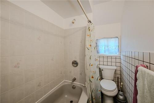 25 Brant Street, Hamilton, ON - Indoor Photo Showing Bathroom