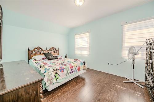 25 Brant Street, Hamilton, ON - Indoor Photo Showing Bedroom