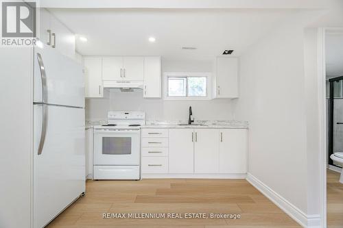 5 Madoc Road, Brampton (Madoc), ON - Indoor Photo Showing Kitchen