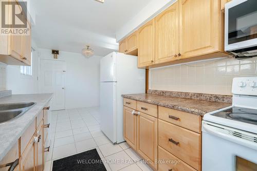 3361 Monica Drive, Mississauga, ON - Indoor Photo Showing Kitchen