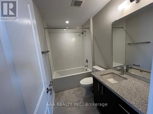 18 Folcroft Street, Brampton (Bram West), ON - Indoor Photo Showing Bathroom