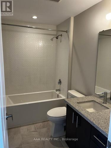 18 Folcroft Street, Brampton (Bram West), ON - Indoor Photo Showing Bathroom