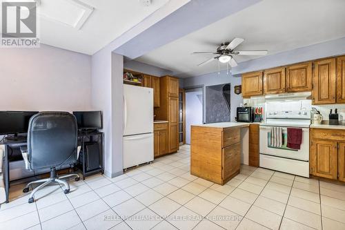 127 Grosvenor Avenue N, Hamilton (Crown Point), ON - Indoor Photo Showing Kitchen