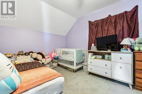 127 Grosvenor Avenue N, Hamilton (Crown Point), ON - Indoor Photo Showing Bedroom