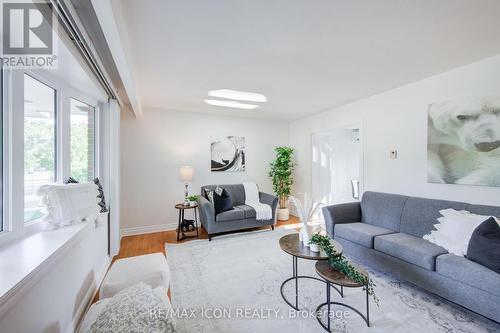 342 Millbank Drive, London, ON - Indoor Photo Showing Living Room