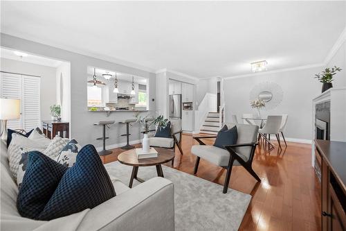 411 Sunset Drive, Oakville, ON - Indoor Photo Showing Living Room