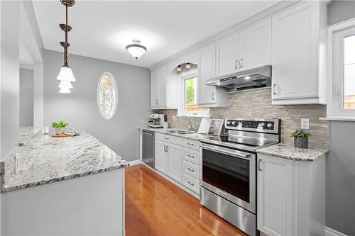 411 Sunset Drive, Oakville, ON - Indoor Photo Showing Kitchen With Upgraded Kitchen