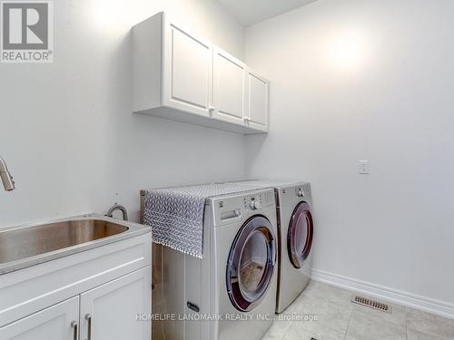 137 Alpaca Drive, Richmond Hill, ON - Indoor Photo Showing Laundry Room