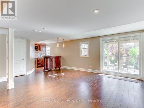 137 Alpaca Drive, Richmond Hill, ON - Indoor Photo Showing Living Room