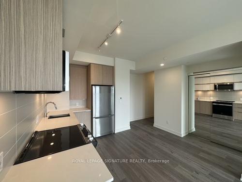 1407-10 Deerlick Crt, Toronto, ON - Indoor Photo Showing Kitchen With Stainless Steel Kitchen