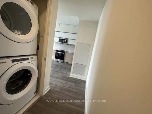 1407-10 Deerlick Crt, Toronto, ON - Indoor Photo Showing Laundry Room