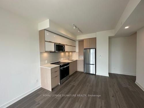 1407-10 Deerlick Crt, Toronto, ON - Indoor Photo Showing Kitchen With Stainless Steel Kitchen