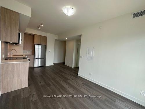 1407-10 Deerlick Crt, Toronto, ON - Indoor Photo Showing Kitchen