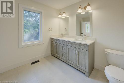 20 Stanley Avenue, Kitchener, ON - Indoor Photo Showing Bathroom