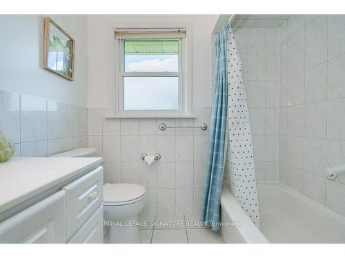 12 Donewen Crt, Toronto, ON - Indoor Photo Showing Bathroom