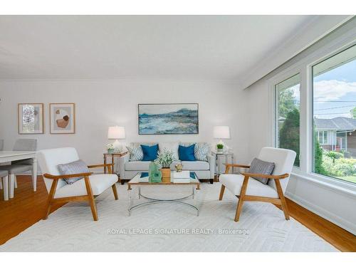 12 Donewen Crt, Toronto, ON - Indoor Photo Showing Living Room