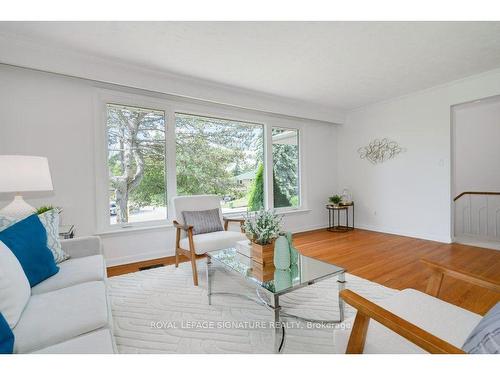 12 Donewen Crt, Toronto, ON - Indoor Photo Showing Living Room