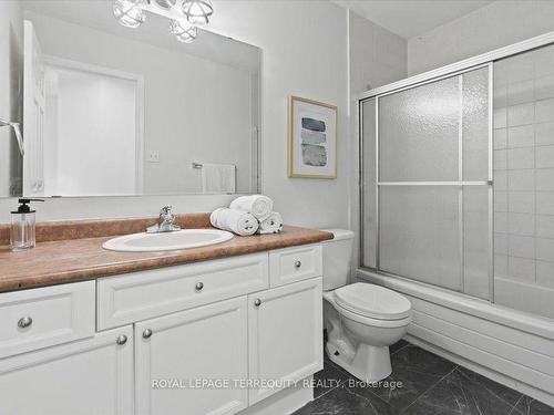 80 Dunlop Crt, Brampton, ON - Indoor Photo Showing Bathroom