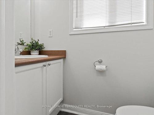 80 Dunlop Crt, Brampton, ON - Indoor Photo Showing Bathroom