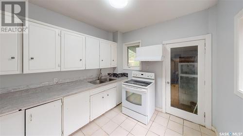 1317 Athol Street, Regina, SK - Indoor Photo Showing Kitchen With Double Sink