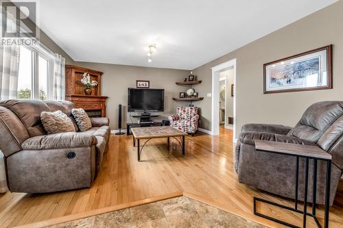 117 Doyles Road, St. John'S, NL - Indoor Photo Showing Living Room