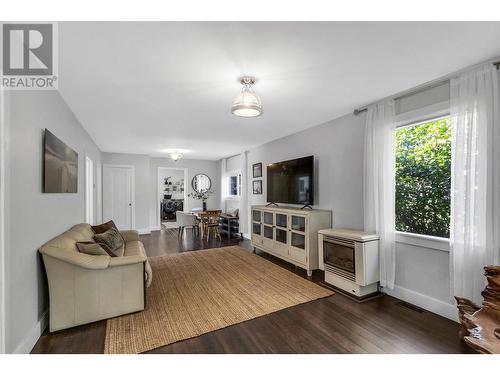 1477 Hemlock Street, Prince George, BC - Indoor Photo Showing Living Room