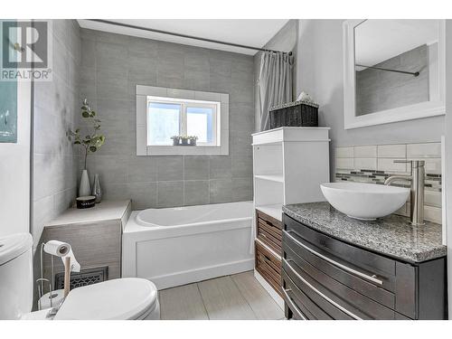 1477 Hemlock Street, Prince George, BC - Indoor Photo Showing Bathroom