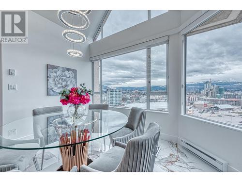 1160 Sunset Drive Unit# 1702, Kelowna, BC - Indoor Photo Showing Dining Room