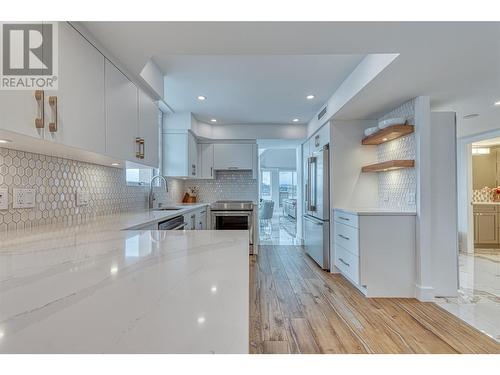 1160 Sunset Drive Unit# 1702, Kelowna, BC - Indoor Photo Showing Kitchen With Upgraded Kitchen