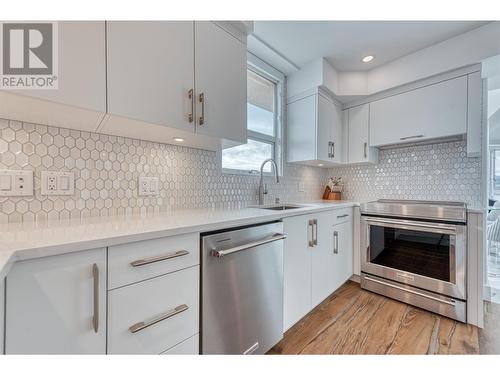 1160 Sunset Drive Unit# 1702, Kelowna, BC - Indoor Photo Showing Kitchen With Upgraded Kitchen