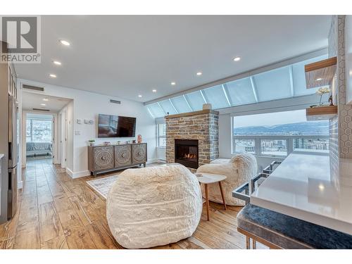 1160 Sunset Drive Unit# 1702, Kelowna, BC - Indoor Photo Showing Living Room With Fireplace