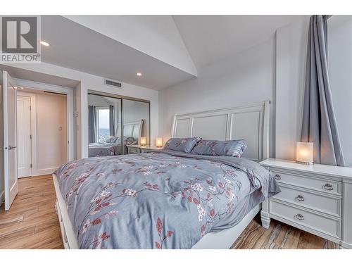 1160 Sunset Drive Unit# 1702, Kelowna, BC - Indoor Photo Showing Bedroom