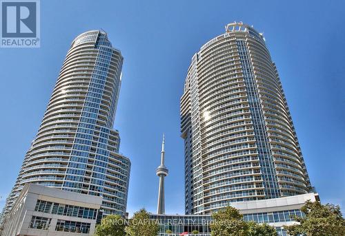 409 - 8 York Street, Toronto (Waterfront Communities), ON - Outdoor With Facade