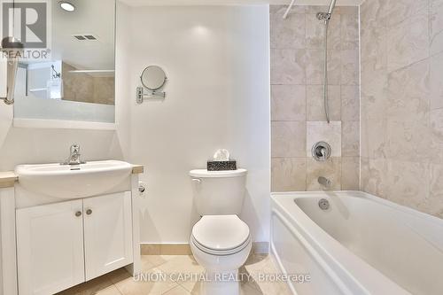 409 - 8 York Street, Toronto (Waterfront Communities), ON - Indoor Photo Showing Bathroom