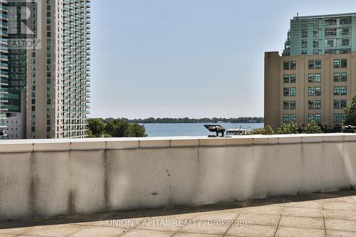 409 - 8 York Street, Toronto (Waterfront Communities), ON - Outdoor