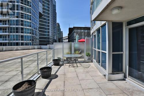 409 - 8 York Street, Toronto, ON - Outdoor