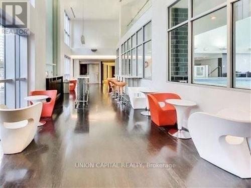 409 - 8 York Street, Toronto, ON - Indoor Photo Showing Dining Room