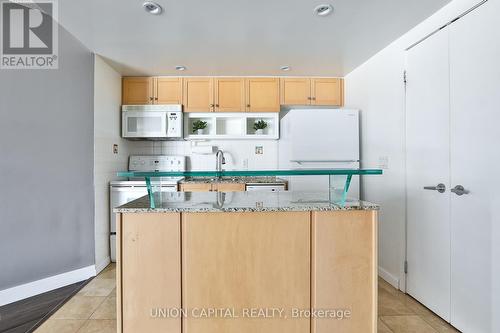 409 - 8 York Street, Toronto (Waterfront Communities), ON - Indoor Photo Showing Kitchen